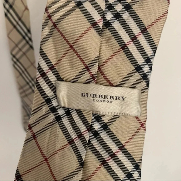 Burberry 100% Silk  Tie - Picture 2 of 11